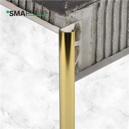 Roostevabast terasest ümar servaga plaatide viimistlus